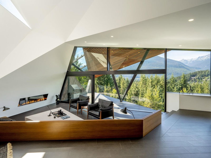 3801 Sunridge Place, Whistler, V8E 0W1 | Image 2