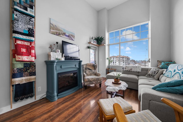 402 - 11935 Burnett Street