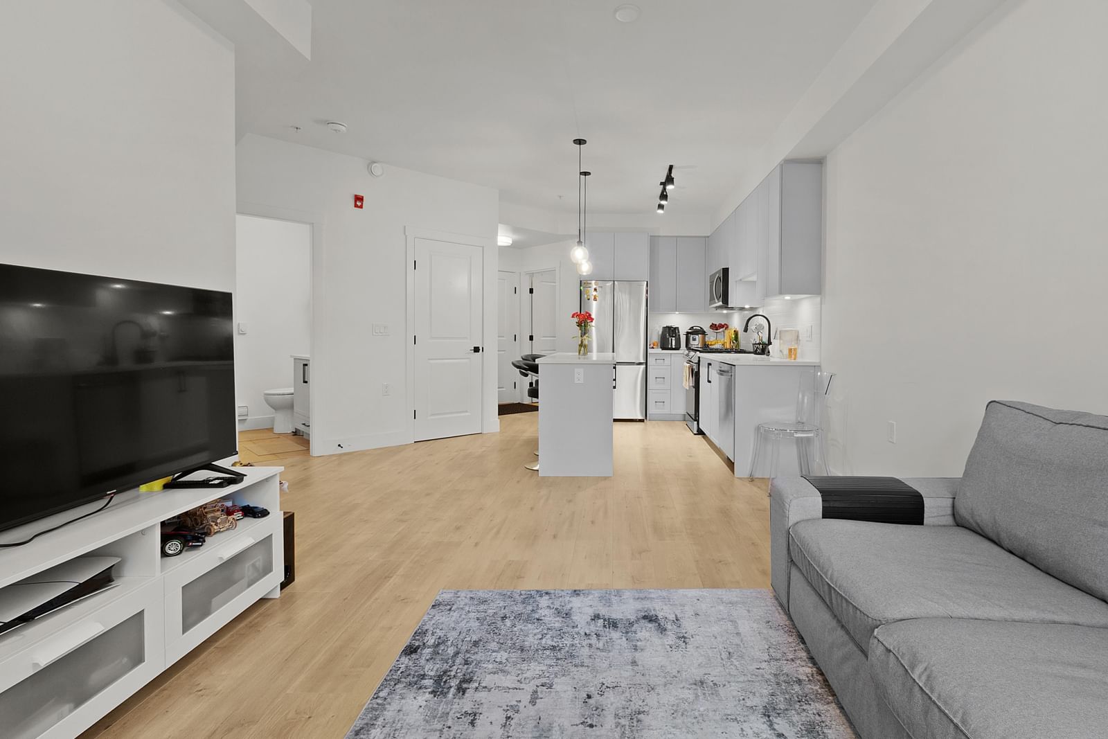 Listing Image 6
