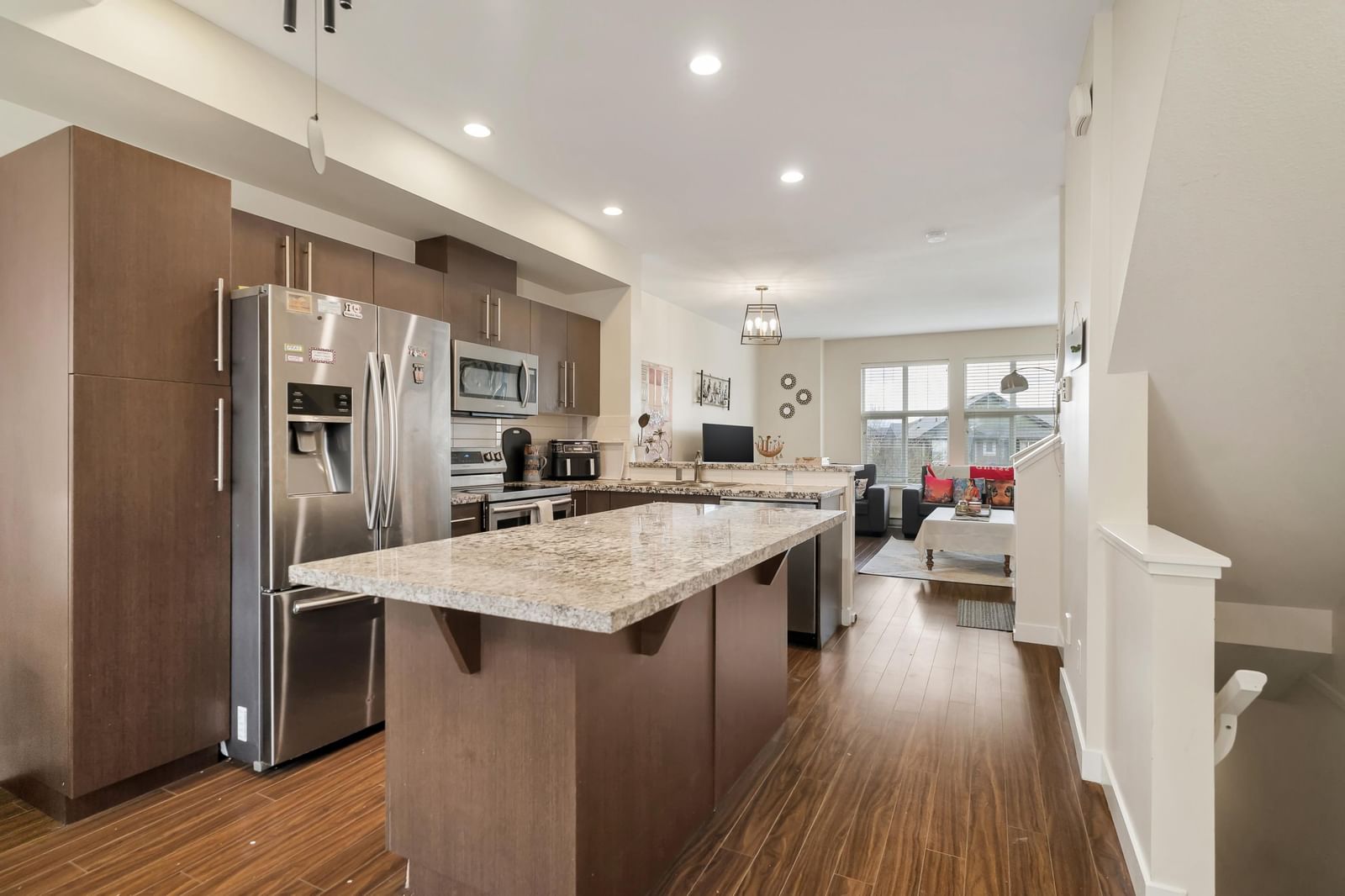 Listing Image 12