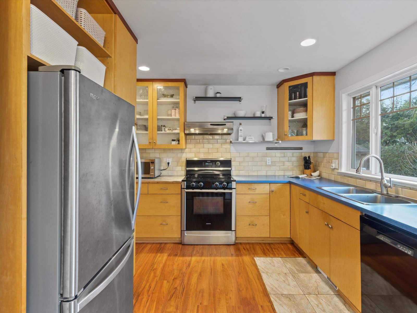 Listing Image 11
