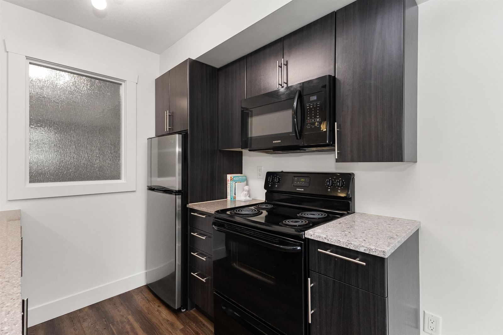 Listing Image 8