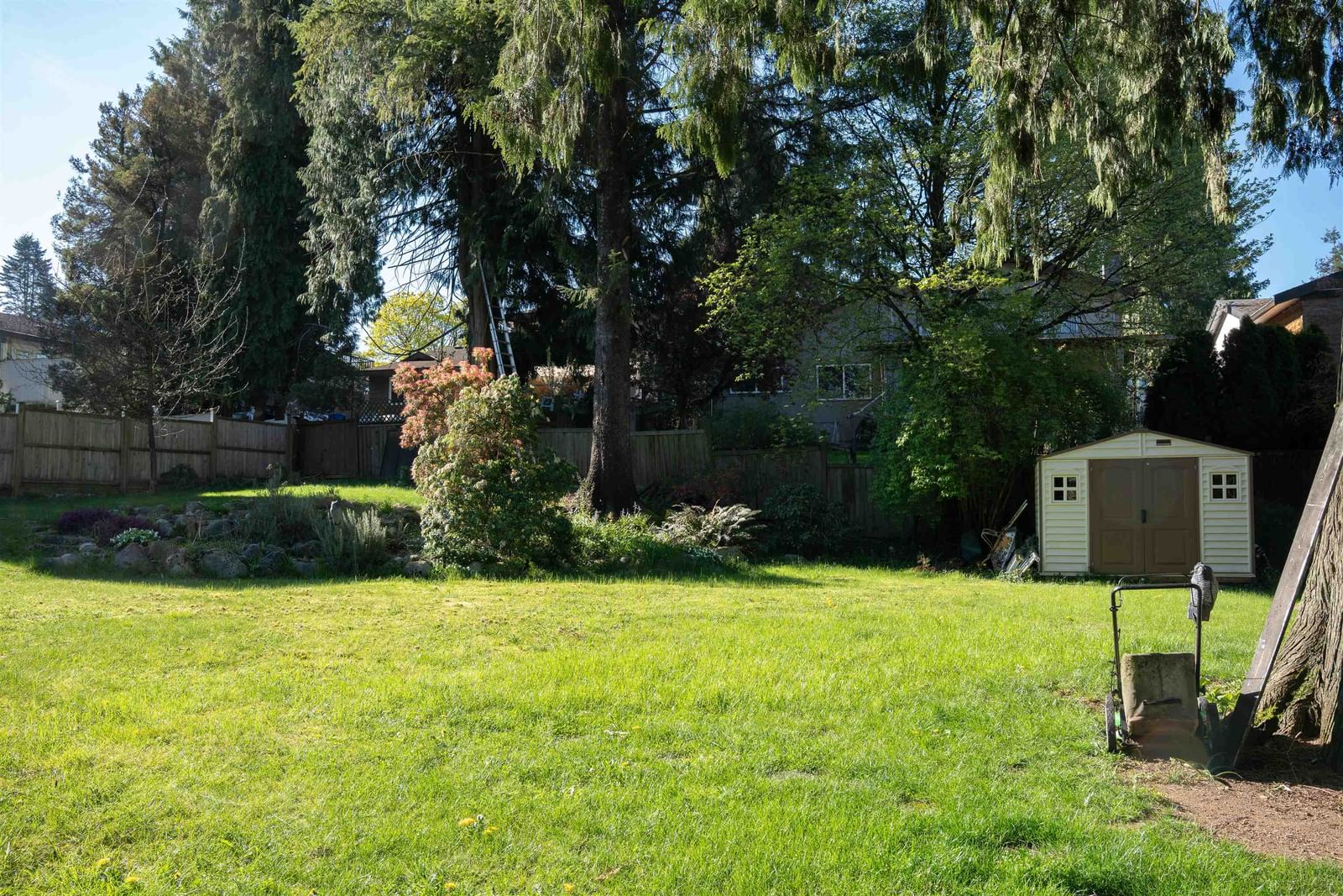 Listing Image 12