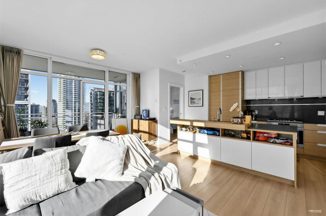 1901 - 4688 Kingsway