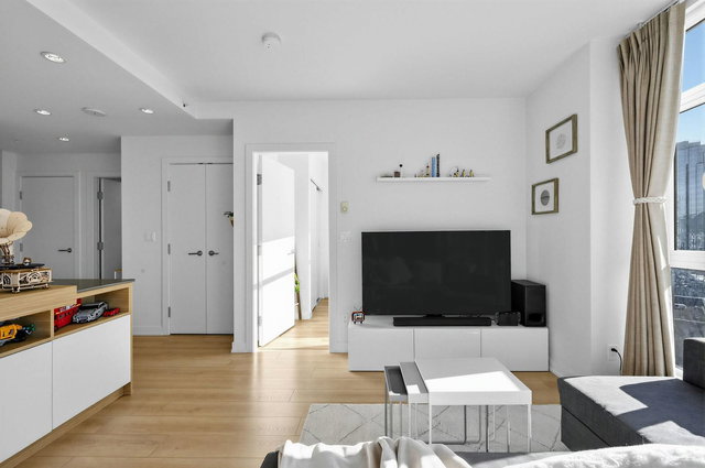 1901 - 4688 Kingsway