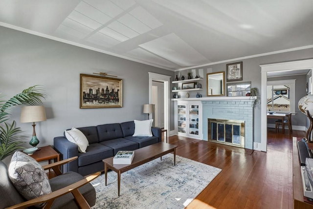 2867 Georgia Street E