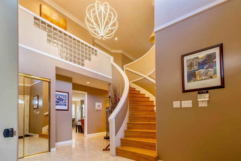 7470 Almond Place, Burnaby, V3N 4V5 | Image 2