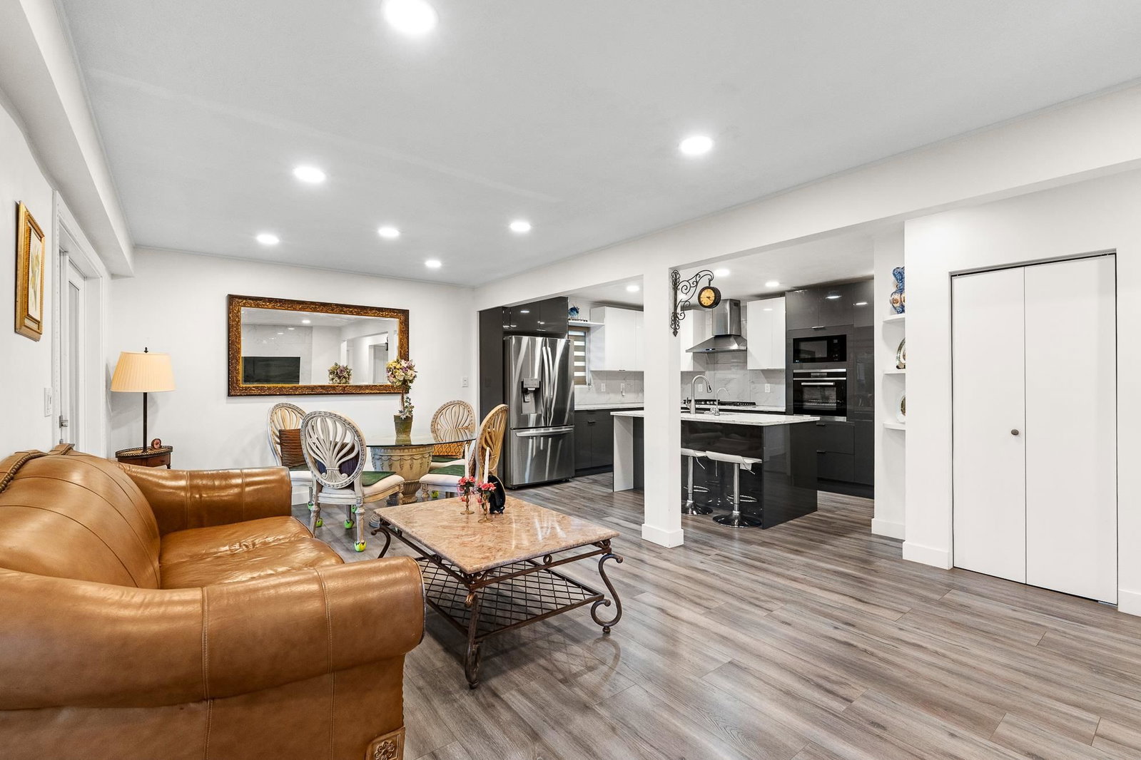 Listing Image 9