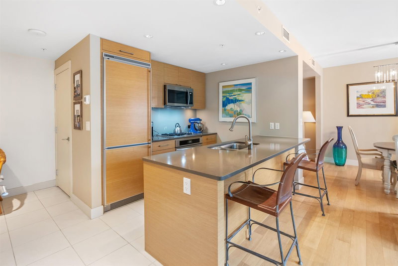 303 - 1473 Johnston Road, White Rock, V4B 0A2 | Image 2