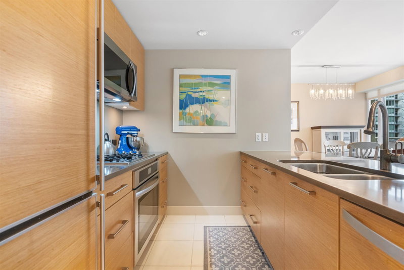 303 - 1473 Johnston Road, White Rock, V4B 0A2 | Image 3