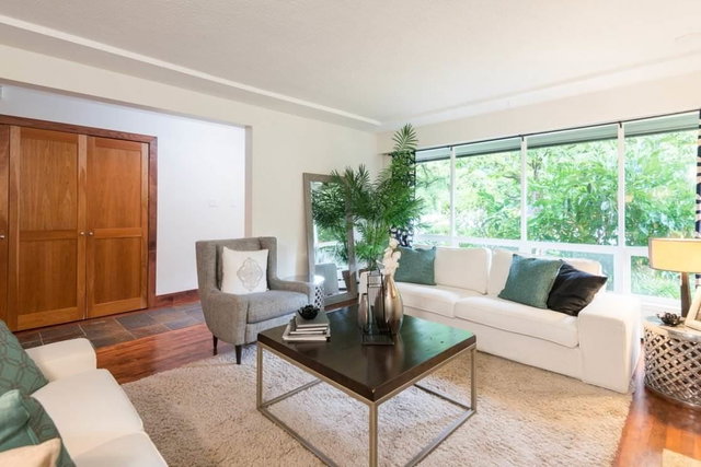 3885 Hillcrest Avenue