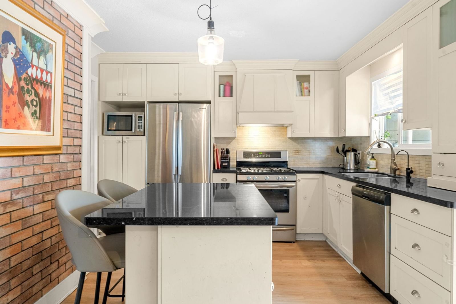 Listing Image 10