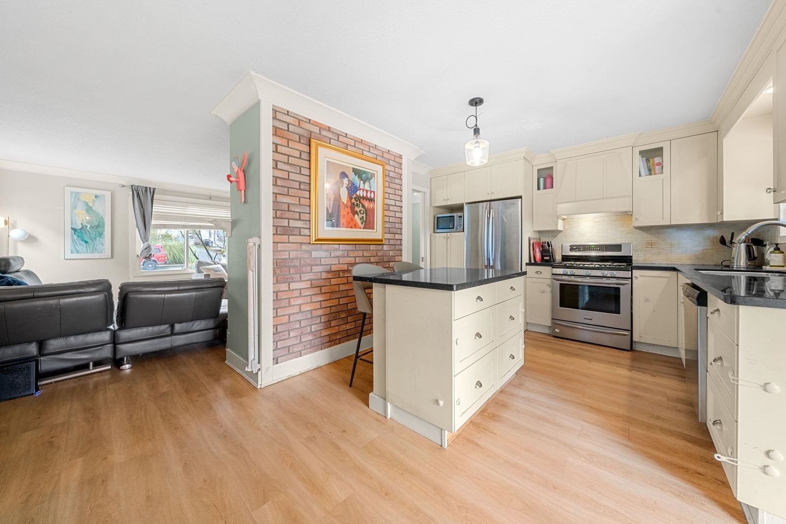 Listing Image 13