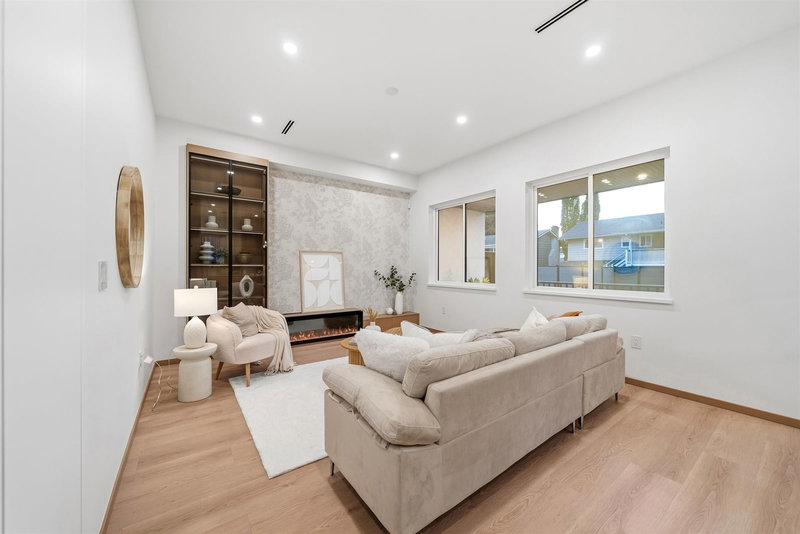 8303 118a Street Street, Delta, V4C 6K4 | Image 2