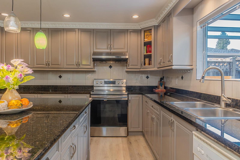 6169 Lochdale Street, Burnaby, V5B 2M6 | Image 2