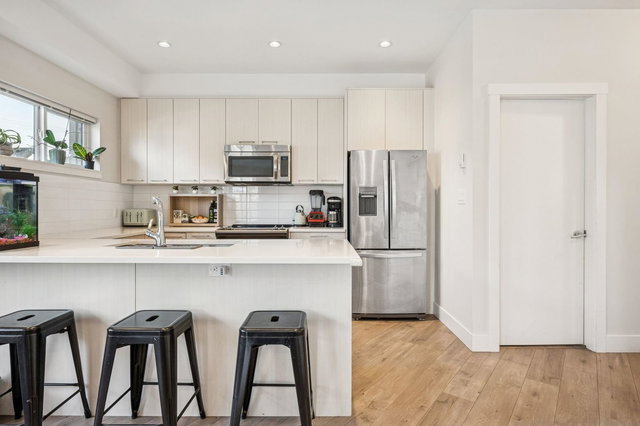 205 - 7180 Barnet Road