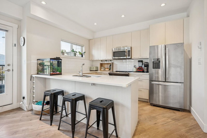 205 - 7180 Barnet Road, Burnaby, V5A 1C8 | Image 2