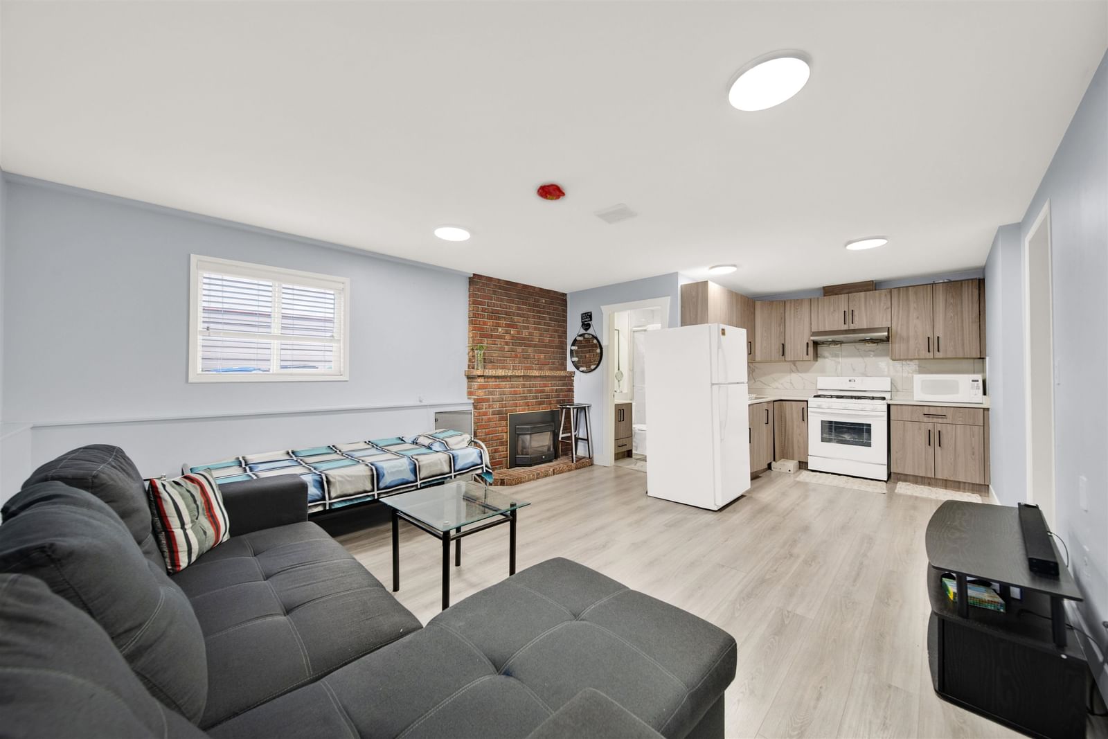 Listing Image 15