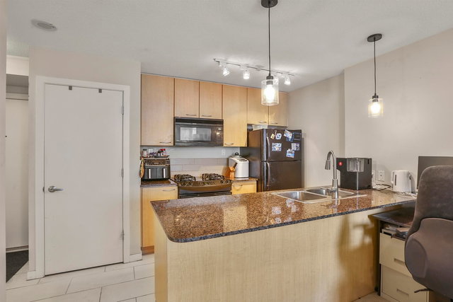 2001 - 7178 Collier Street