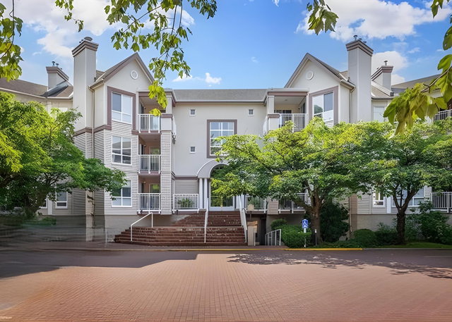 321 - 7453 Moffatt Road