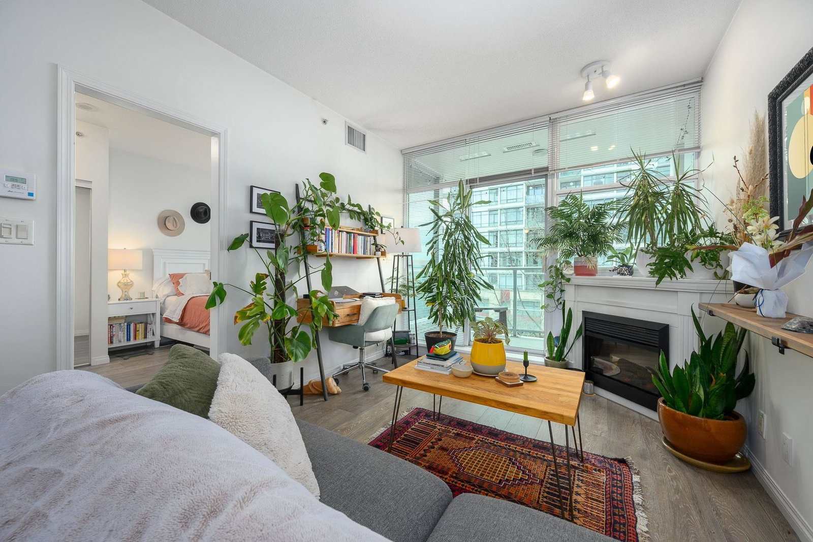 Listing Image 6