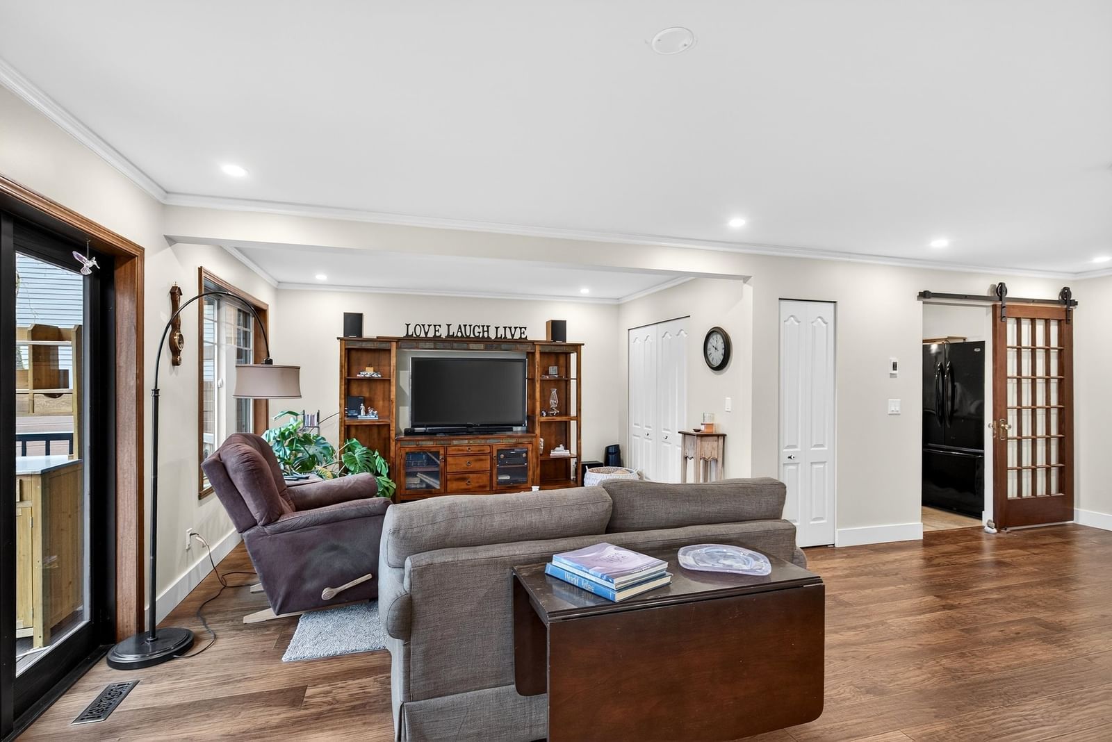Listing Image 9