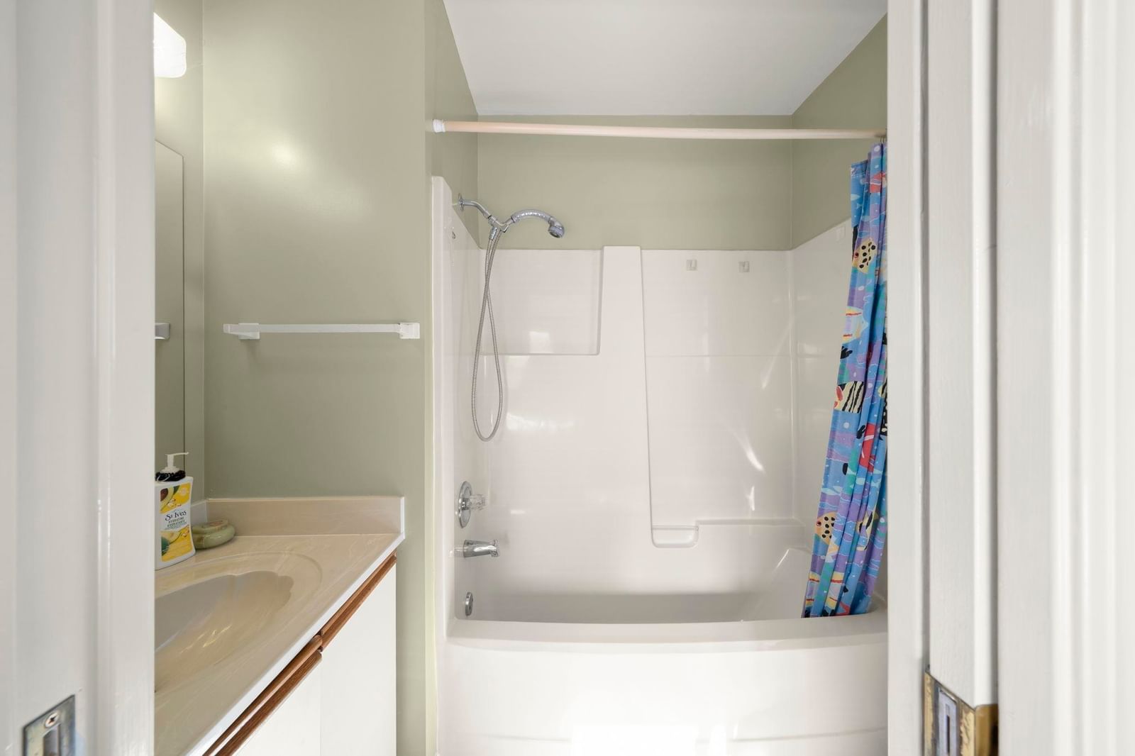 Listing Image 10