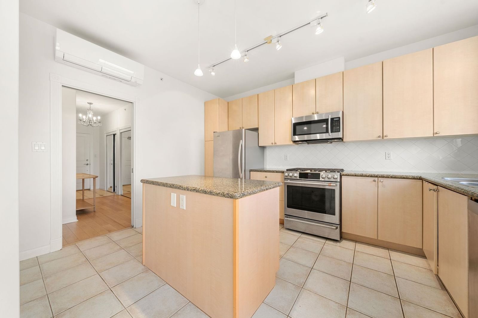 Listing Image 16
