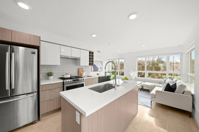 3 - 365 16th Avenue E