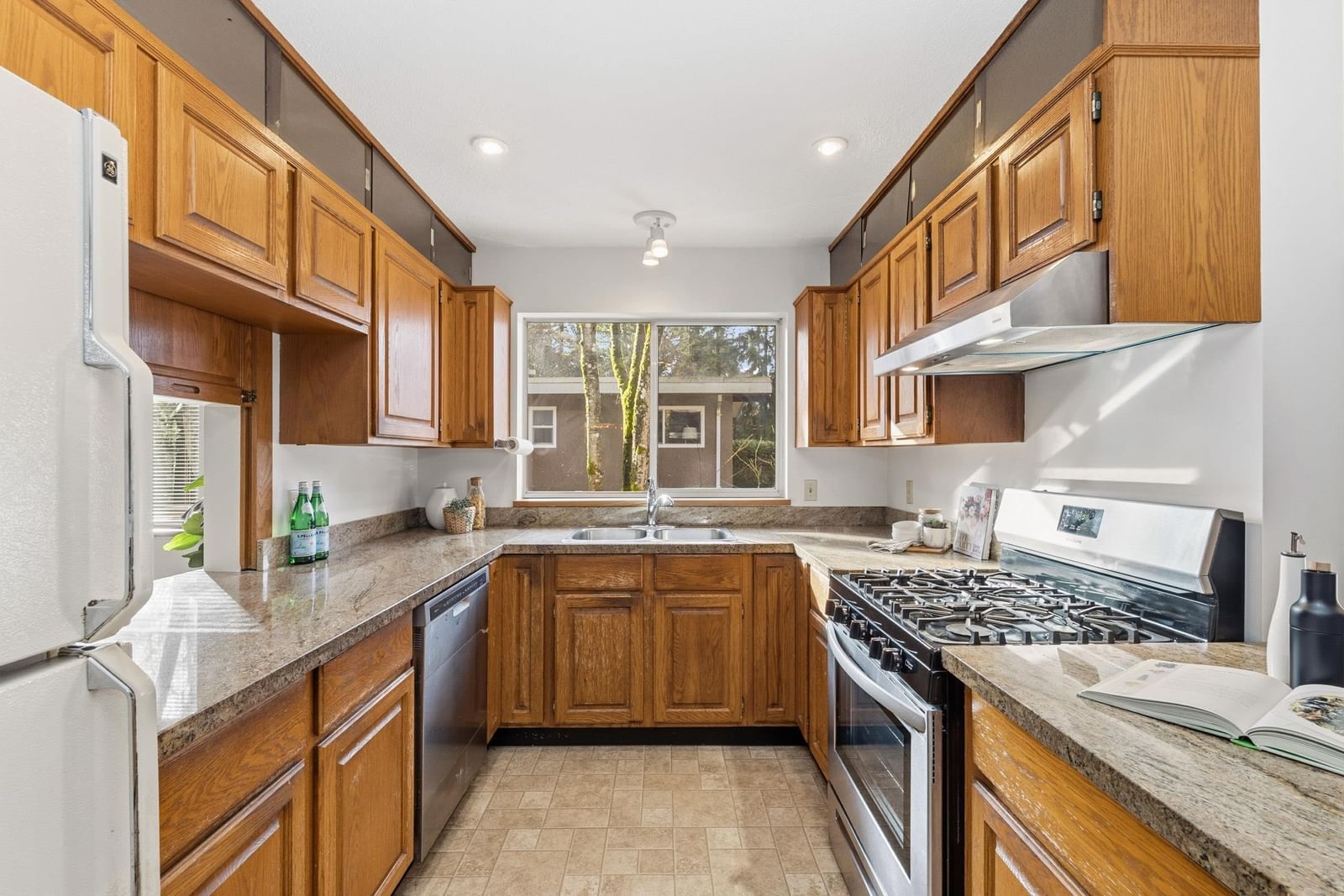 Listing Image 12