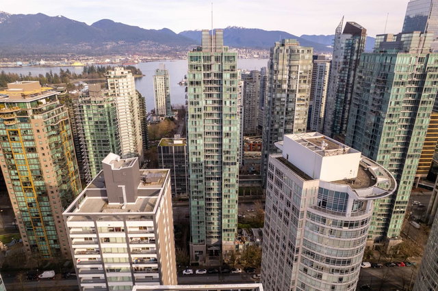 2106 - 1288 Georgia Street W