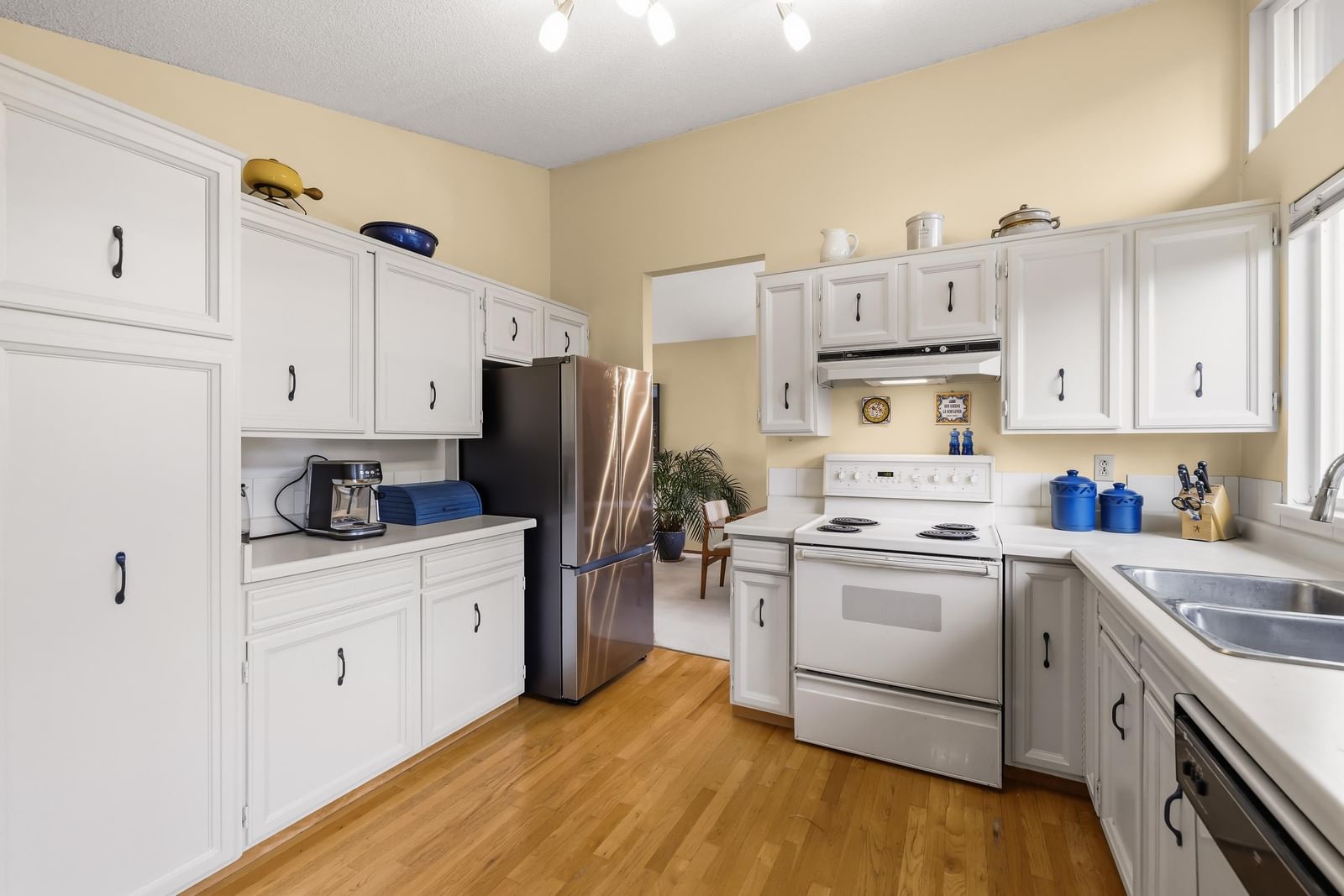 Listing Image 11