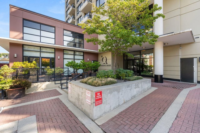 808 - 1 Renaissance Square