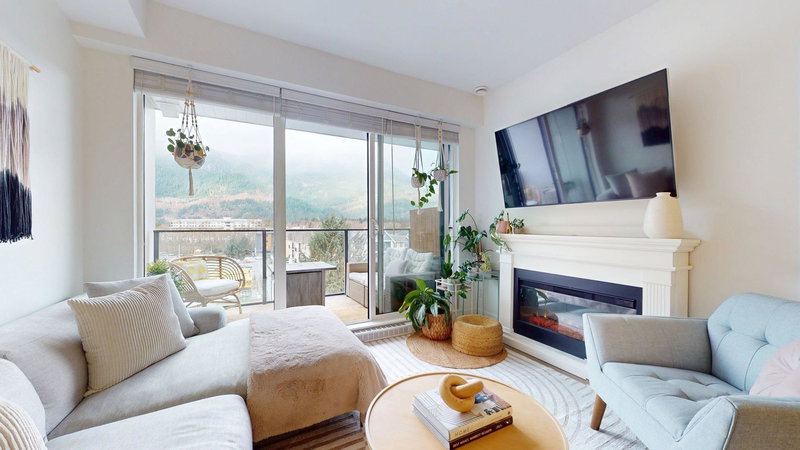 611 - 37881 Cleveland Avenue, Squamish, V8B 0Z7 | Image 2