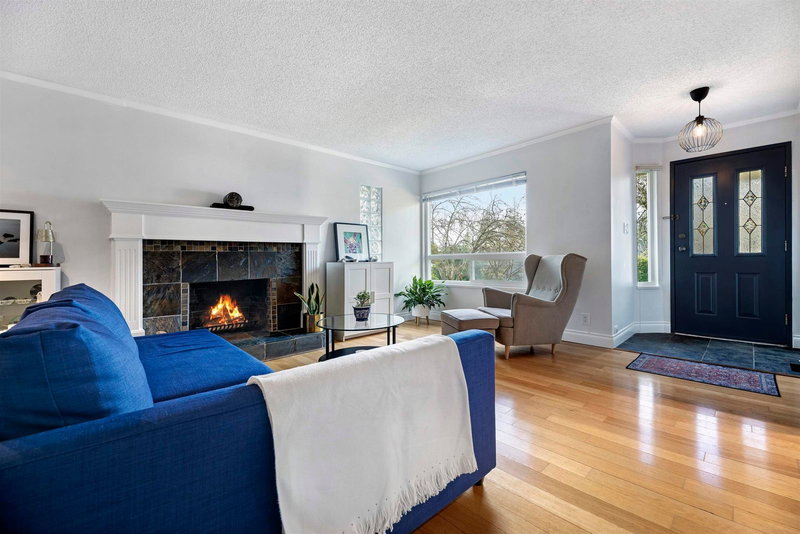 828 Nicolum Court, North Vancouver, V7H 2R8 | Image 2