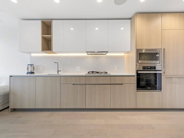 1005 - 6811 Pearson Way