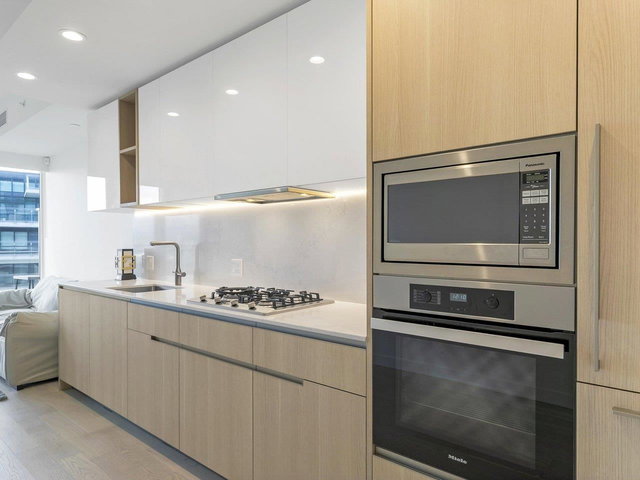 1005 - 6811 Pearson Way