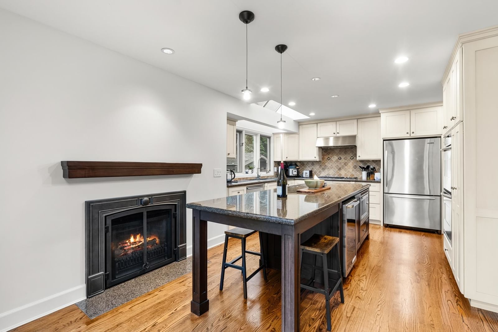 Listing Image 10