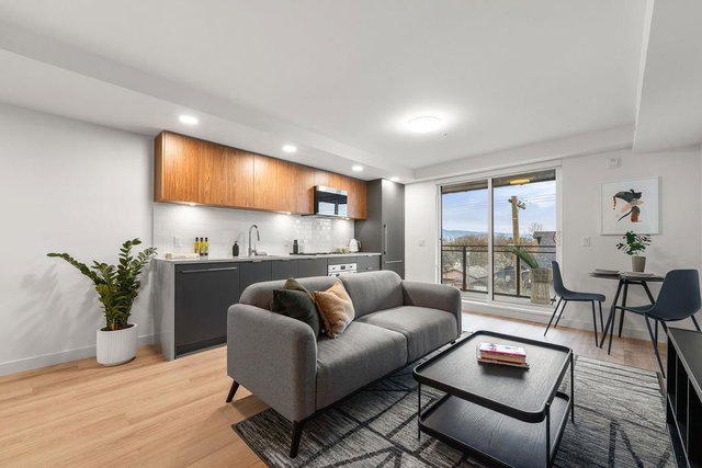 307 - 2419 Grant Street