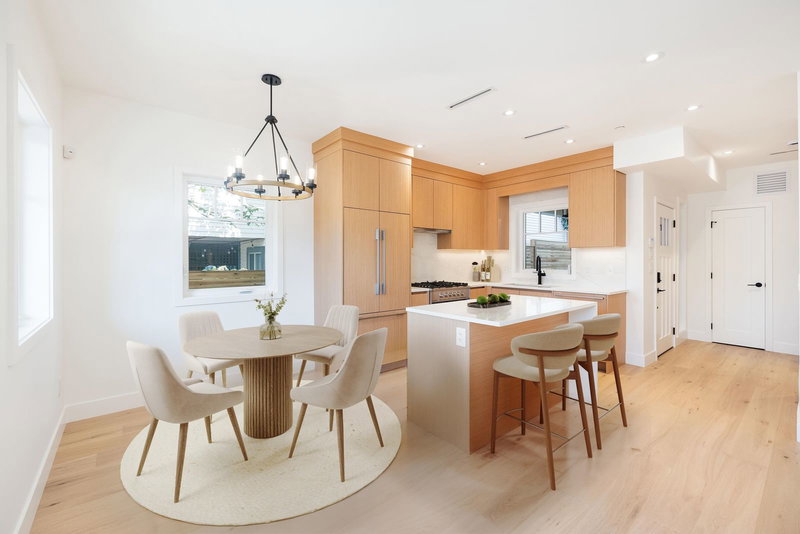 261 6th Street, North Vancouver, V7M 1K7 | Image 3