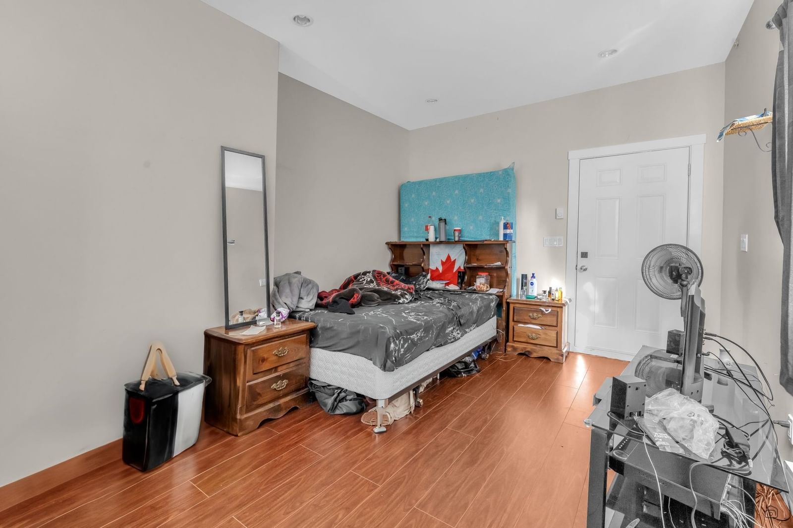Listing Image 16