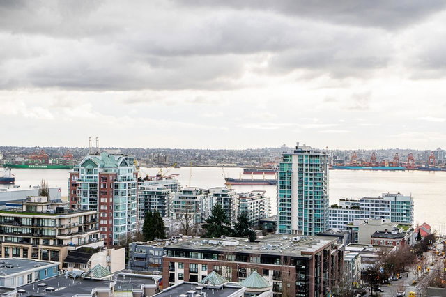 1202 - 110 4th Street W