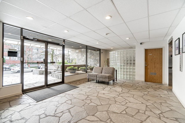 1202 - 110 4th Street W