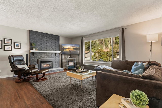 2419 Cameron Crescent