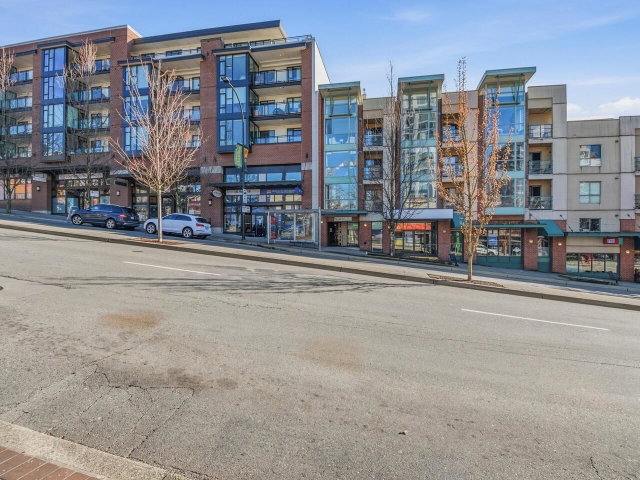 403 - 212 Lonsdale Avenue