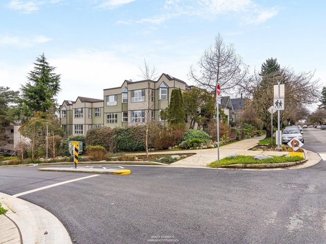 202 - 507 6th Avenue E