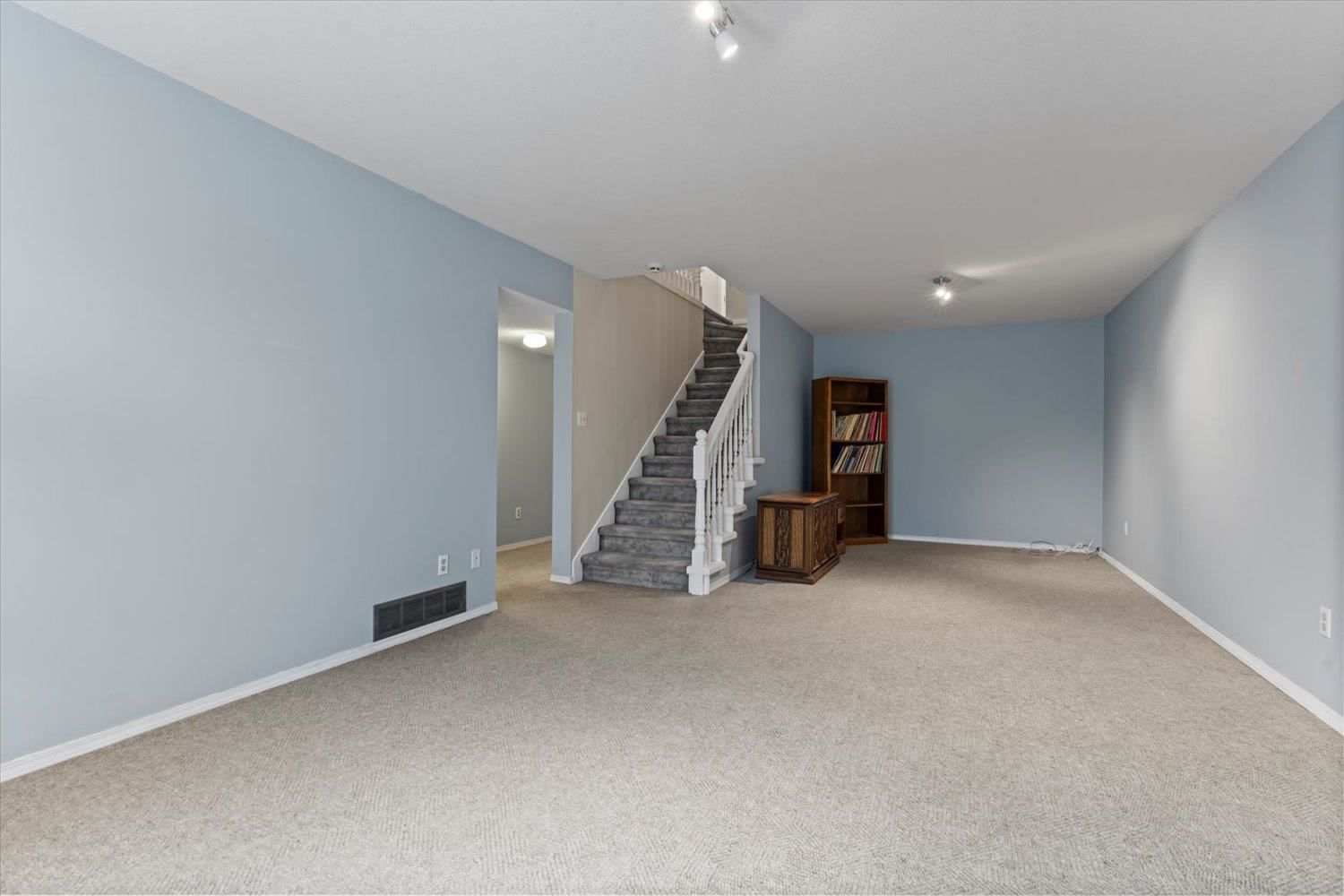 Listing Image 24