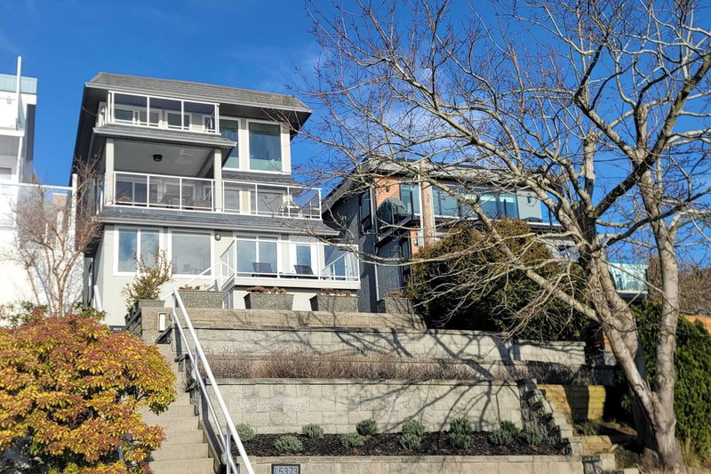 15373 Victoria Avenue, White Rock, V4B 1H1 | Image 2