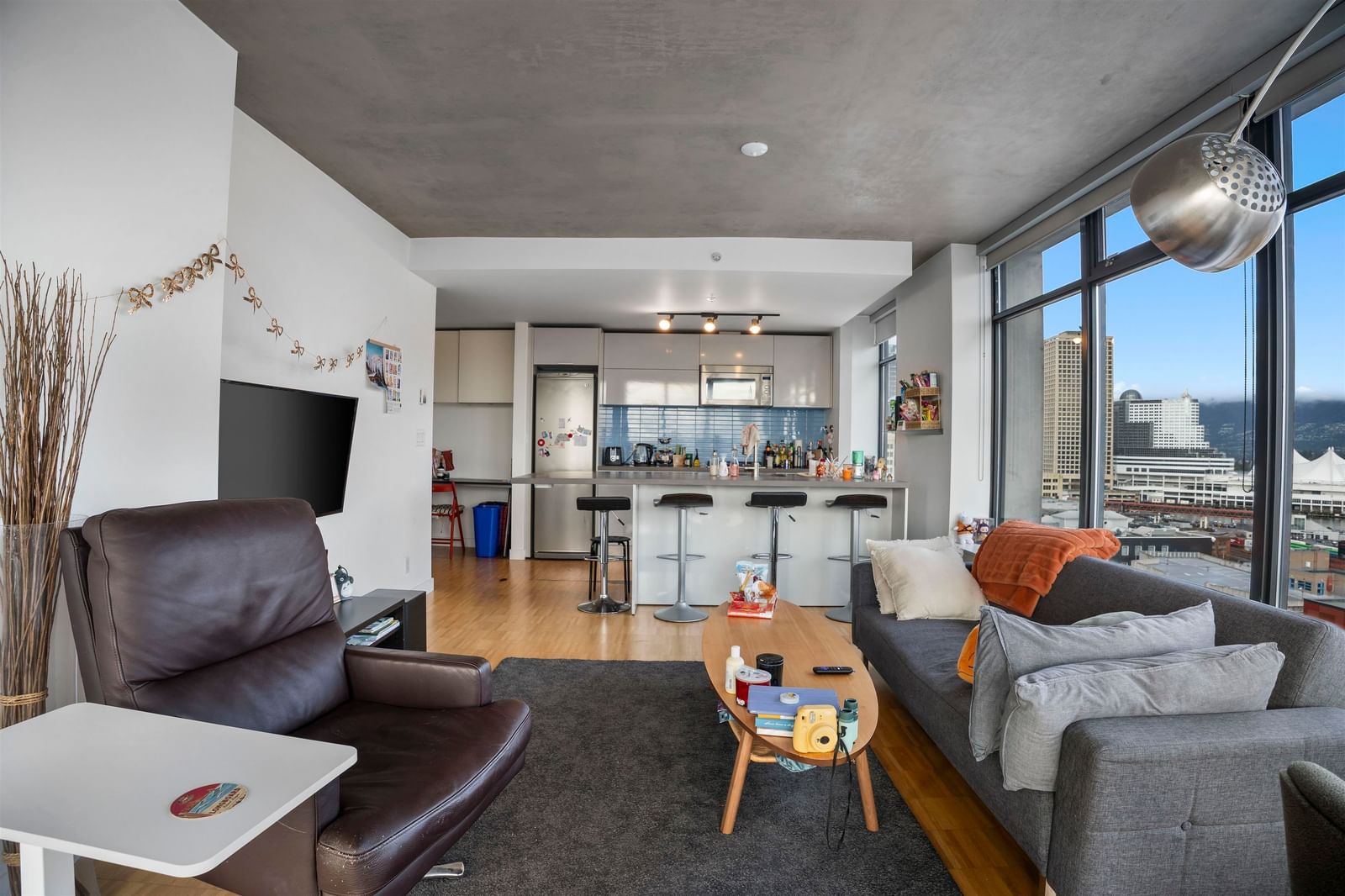 Listing Image 6