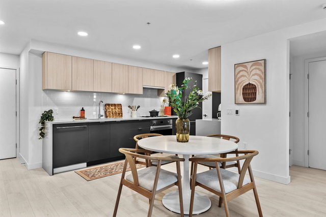 303 - 2419 Grant Street